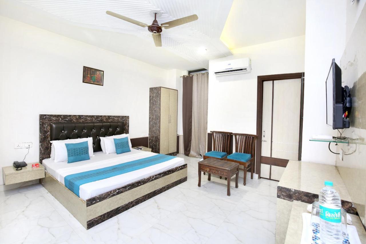 Oyo 14510 Harpal Classic